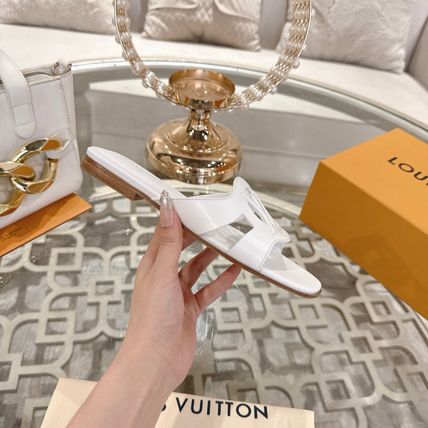 ISOLA FLAT SLIDE IN WHITE CALFSKIN