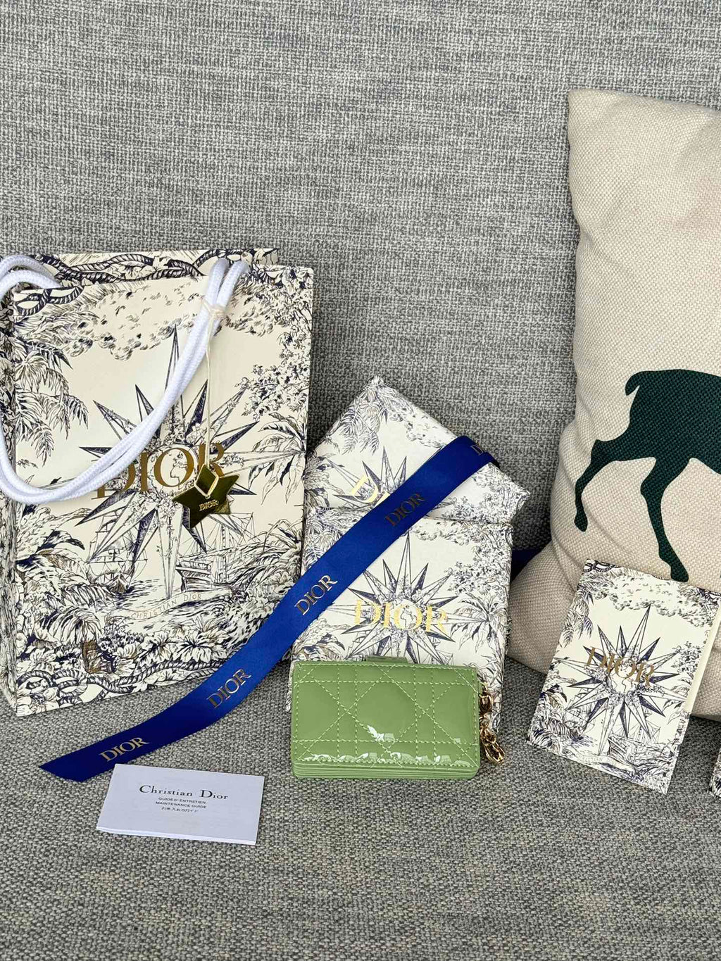 LADY JASMINE CARD HOLDER 10 IN LIGHT GREEN QUILTED PATENT CALFSKIN