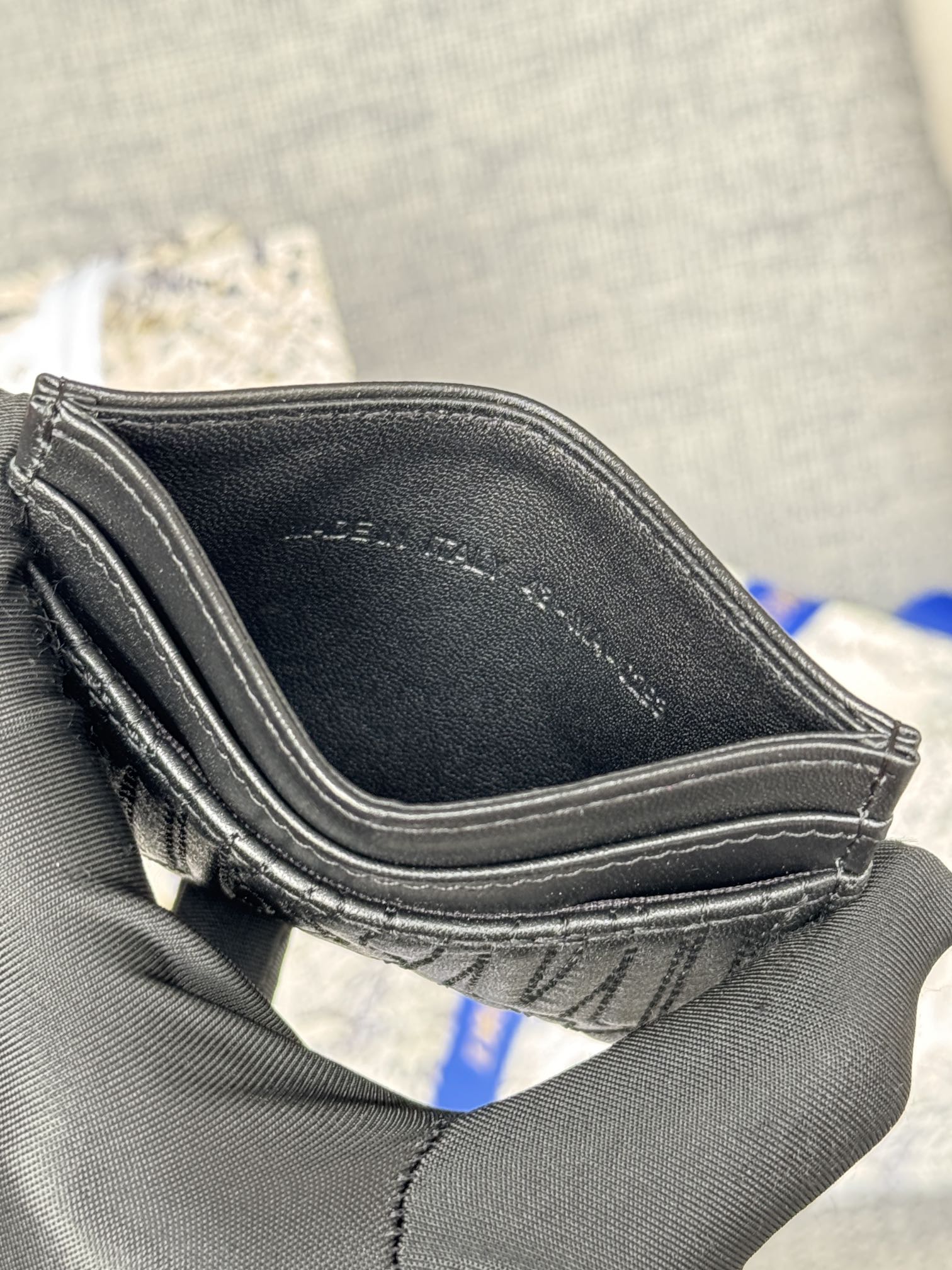 FREESIA CARD HOLDER 10 IN BLACK QUILTED ALLOVER CALFSKIN