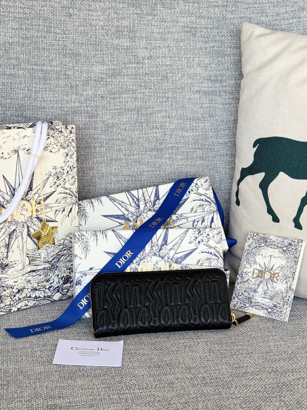 VERTICAL LONG ZIP WALLET 20 IN BLACK QUILTED ALLOVER CALFSKIN