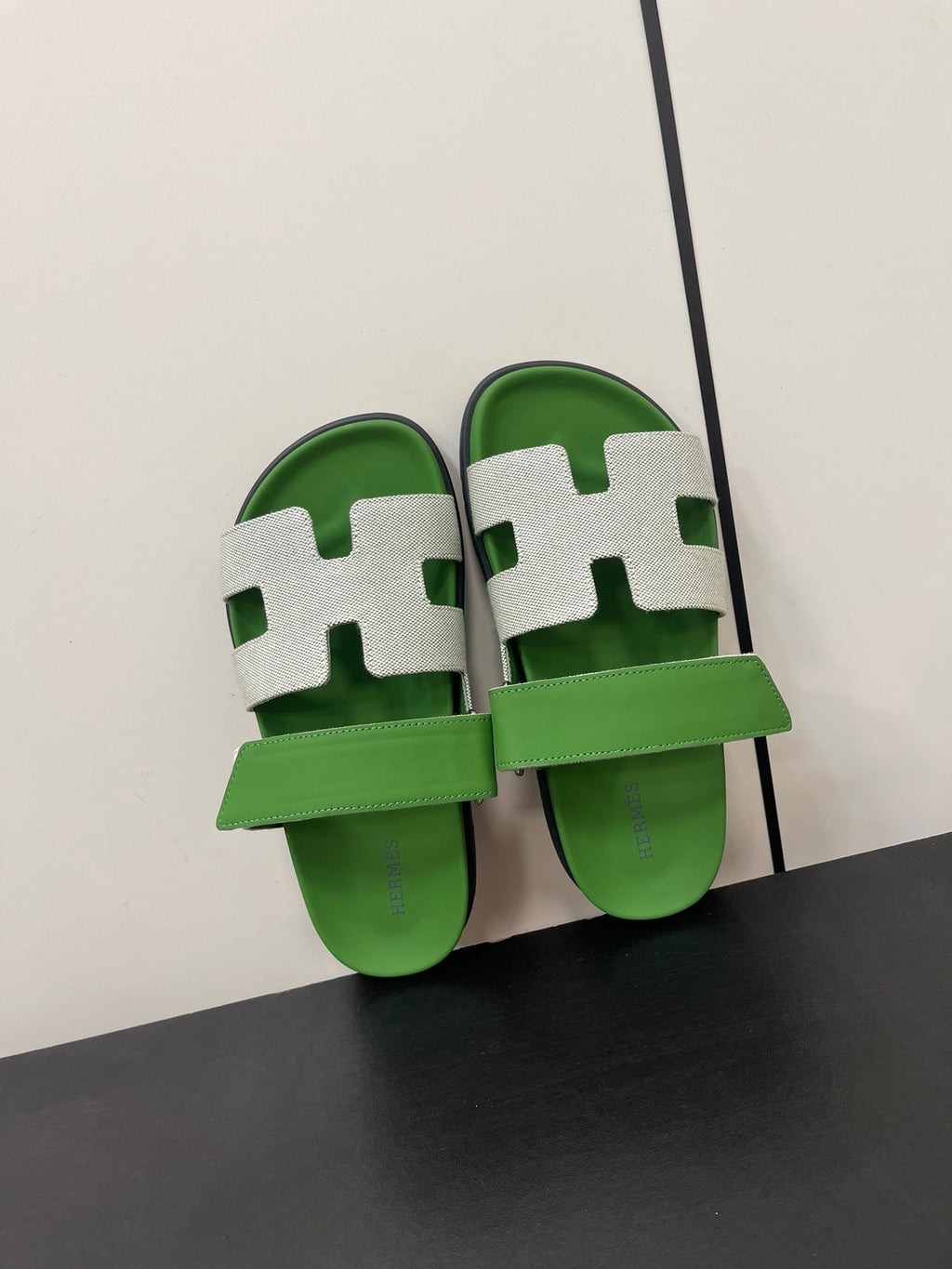 CHYPRE SANDAL GREEN MIX CREAM CALFSKIN