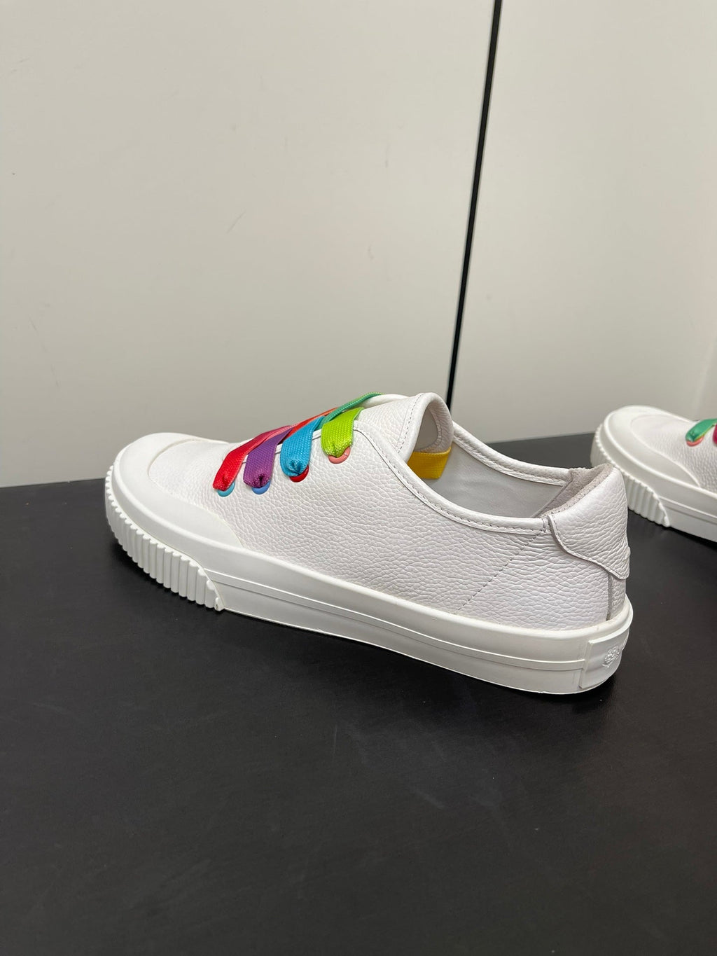 LP CLASSIC BISCUIT SNEAKERS WHITE WITH MULTI-COLOR LACES CALFSKIN