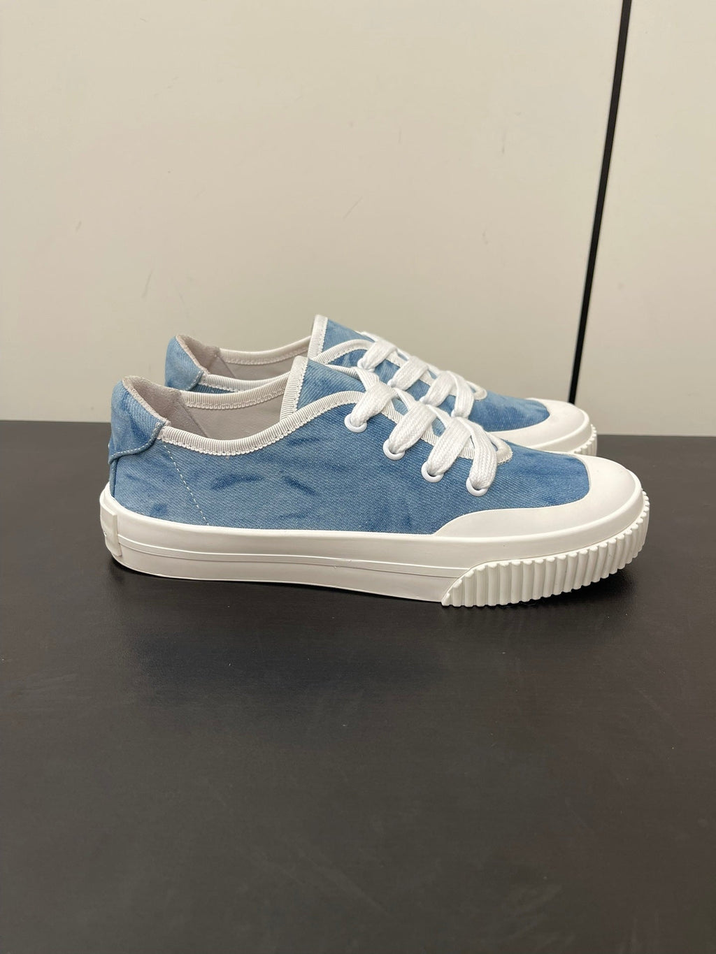 LP CLASSIC BISCUIT SNEAKER SKY CALFSKIN