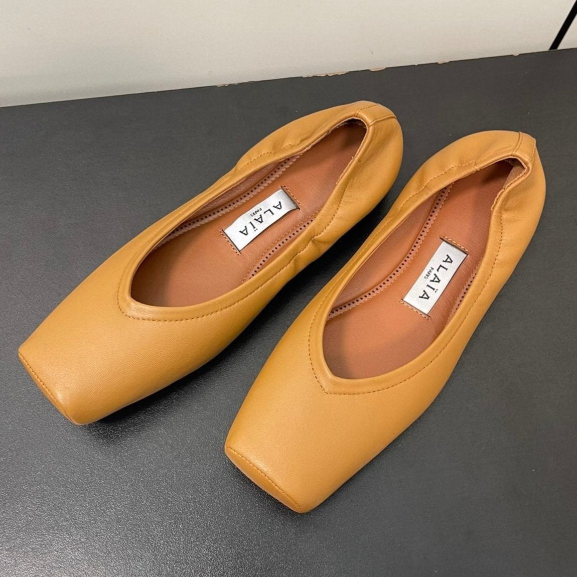 ALAIA BALLET FLATS IN COPPER BROWN SMOOTH CALFSKIN