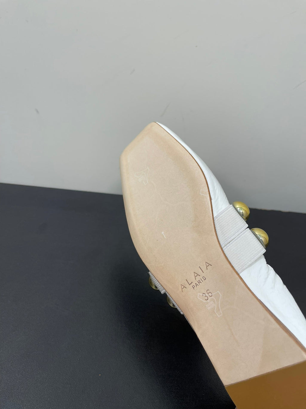 ALAIA BALLET FLATS IN WHITE GLOSSY CALFSKIN WITH GOLD HARDWARE