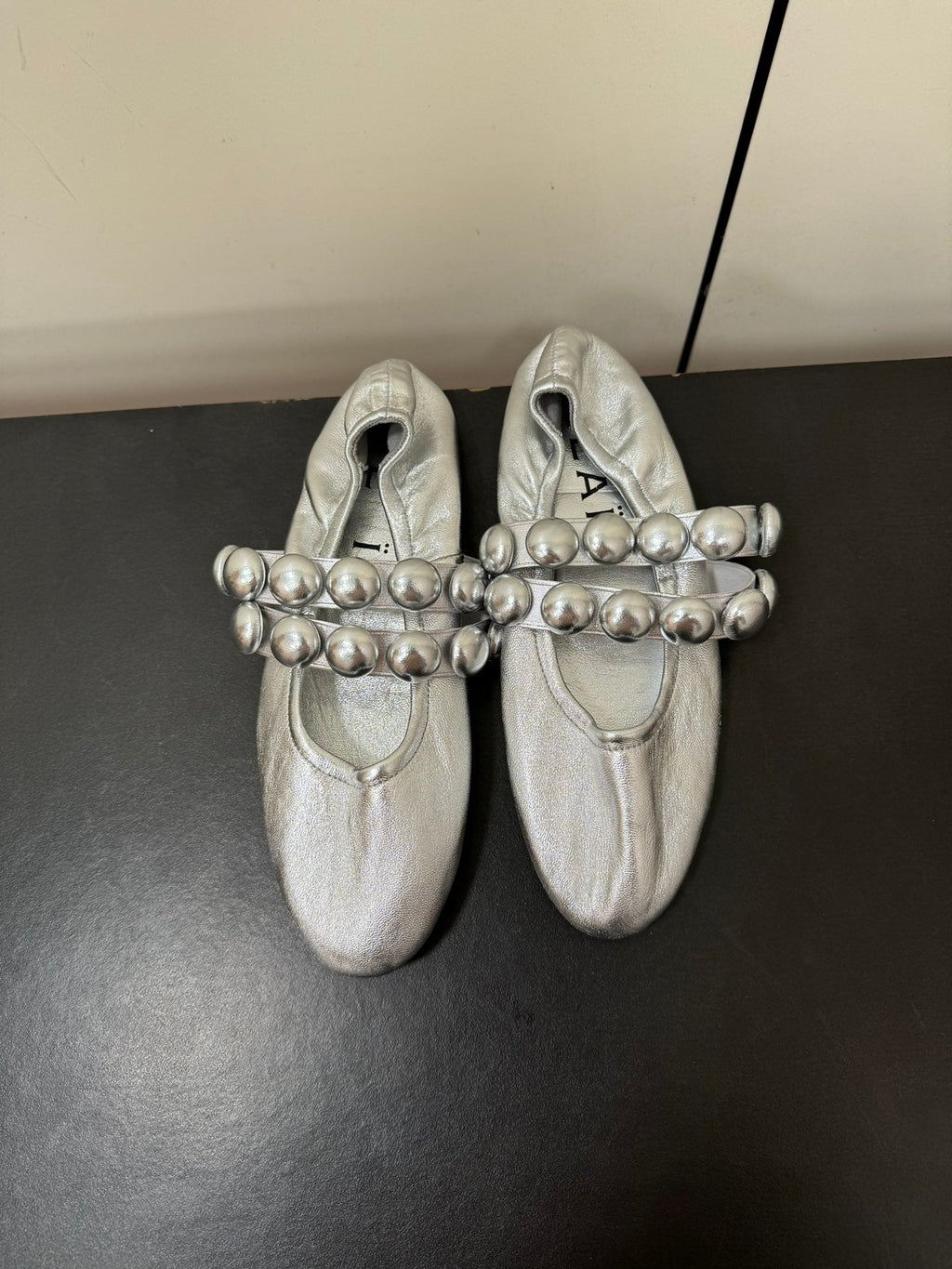 ALAIA SPHERE BALLET FLATS IN SILVER LAMBSKIN