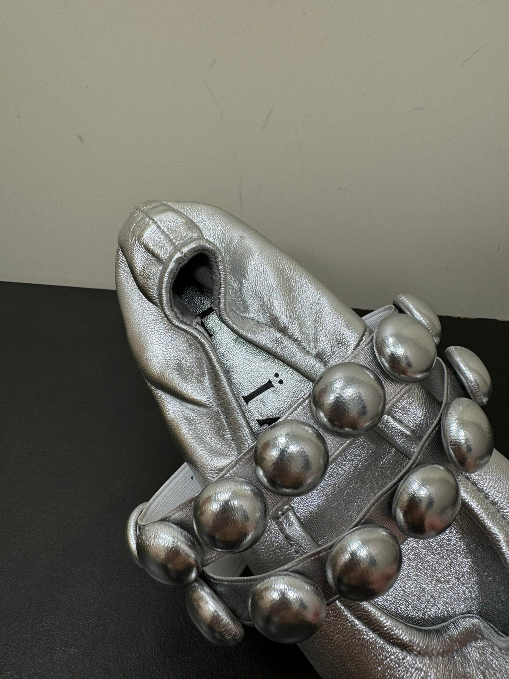 ALAIA SPHERE BALLET FLATS IN SILVER LAMBSKIN