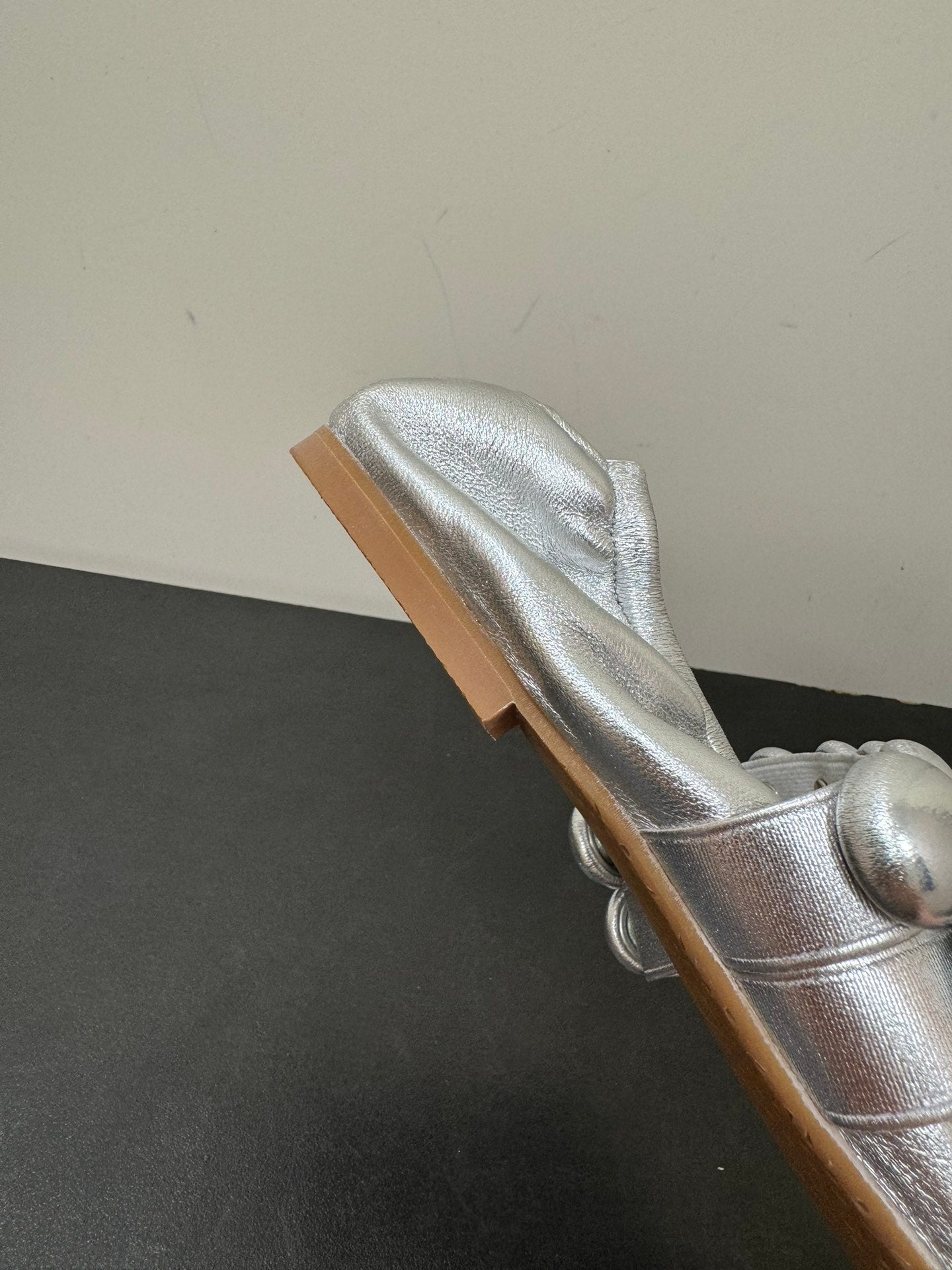 ALAIA SPHERE BALLET FLATS IN SILVER LAMBSKIN