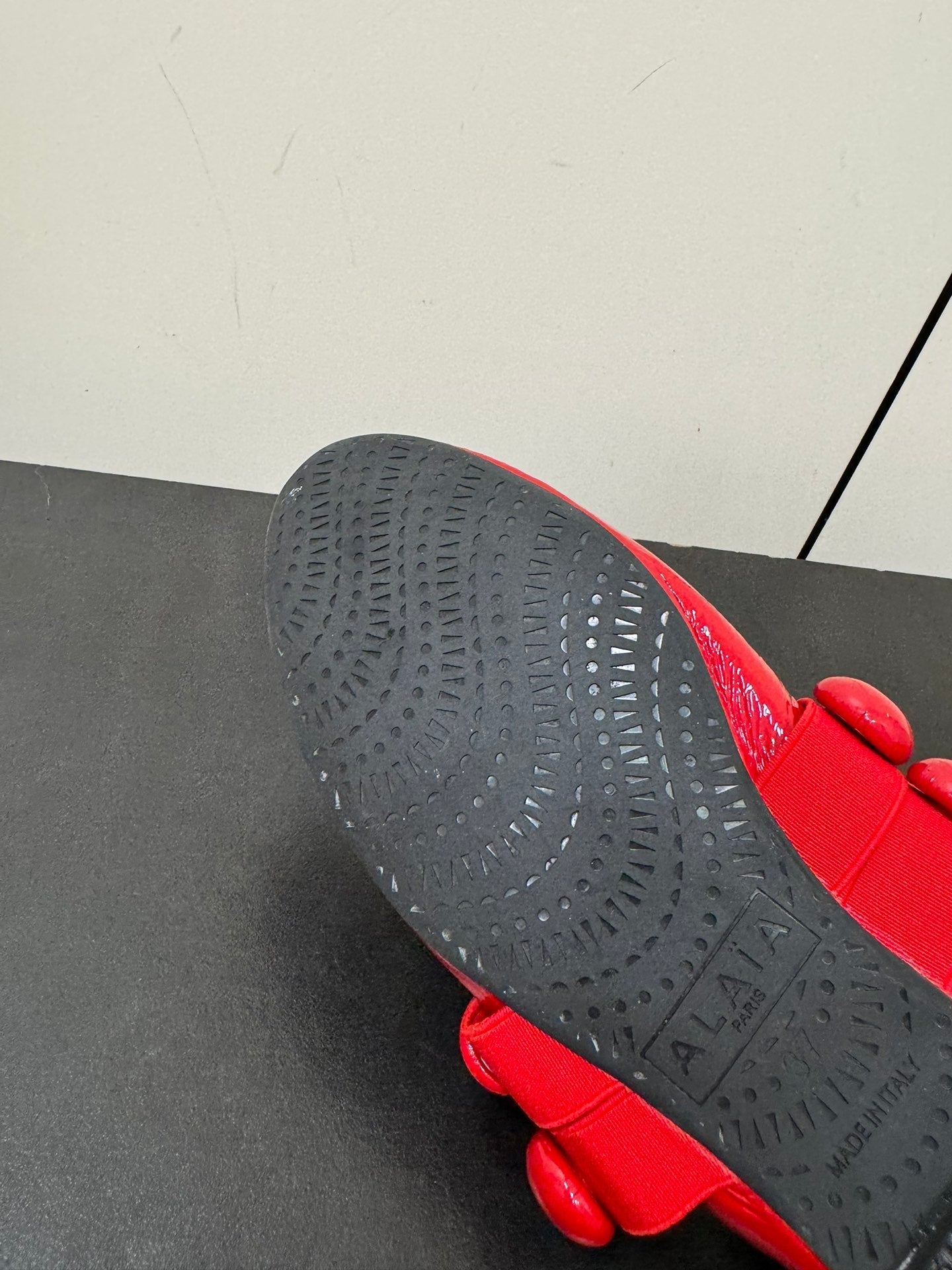 ALAIA SPHERE BALLET FLATS IN CHERRY RED LAMBSKIN