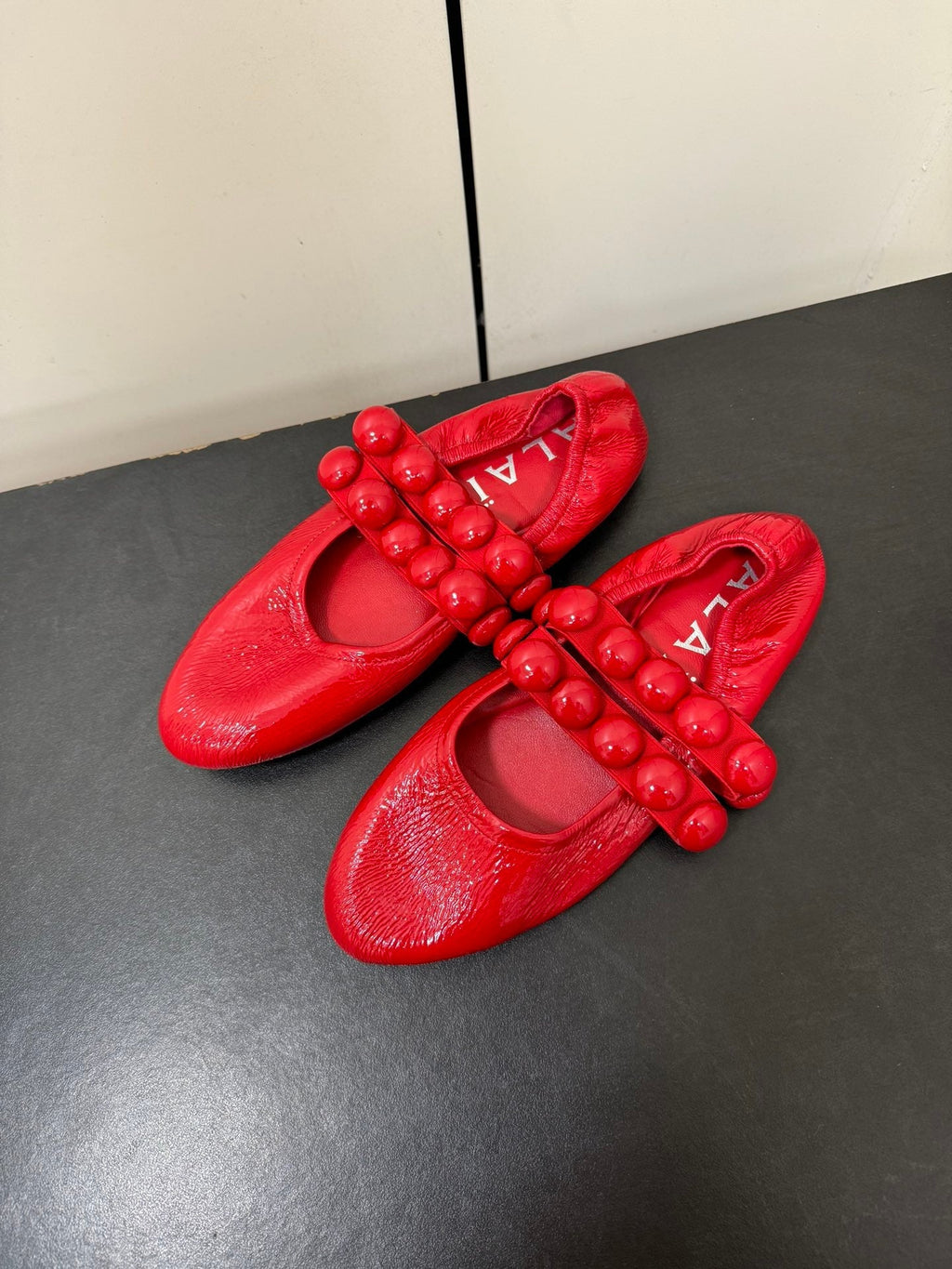 ALAIA SPHERE BALLET FLATS IN CHERRY RED LAMBSKIN