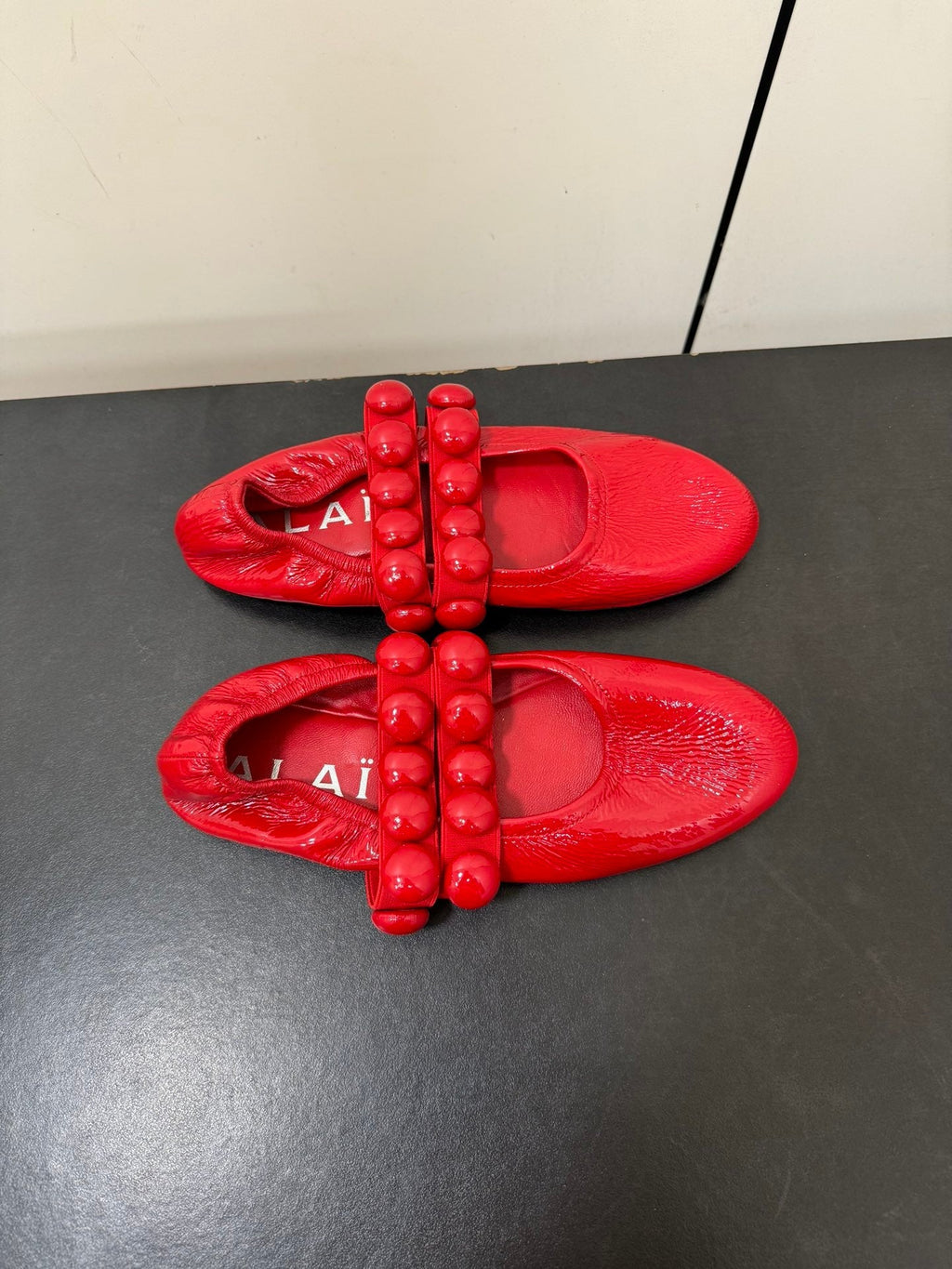 ALAIA SPHERE BALLET FLATS IN CHERRY RED LAMBSKIN