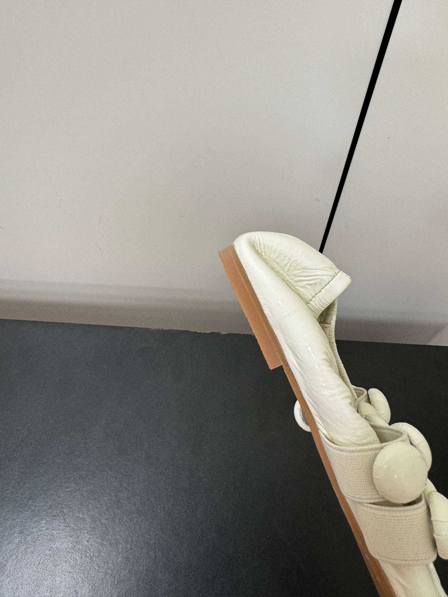 ALAIA SPHERE BALLET FLATS IN WHITE LAMBSKIN