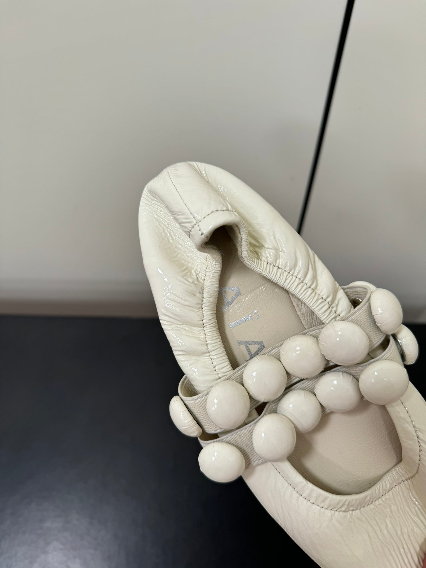 ALAIA SPHERE BALLET FLATS IN WHITE LAMBSKIN