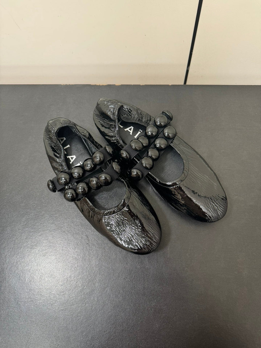 ALAIA SPHERE BALLET FLATS IN BLACK LAMBSKIN