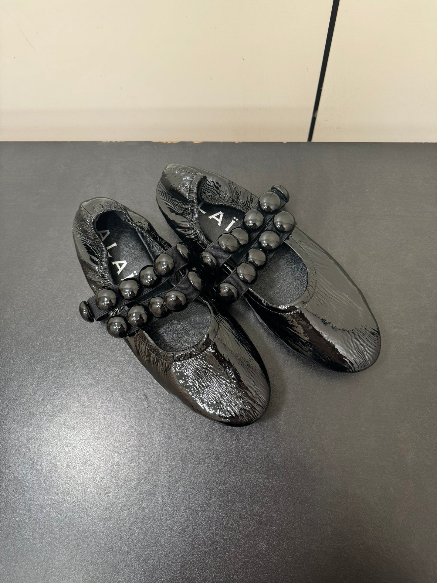 ALAIA SPHERE BALLET FLATS IN BLACK LAMBSKIN