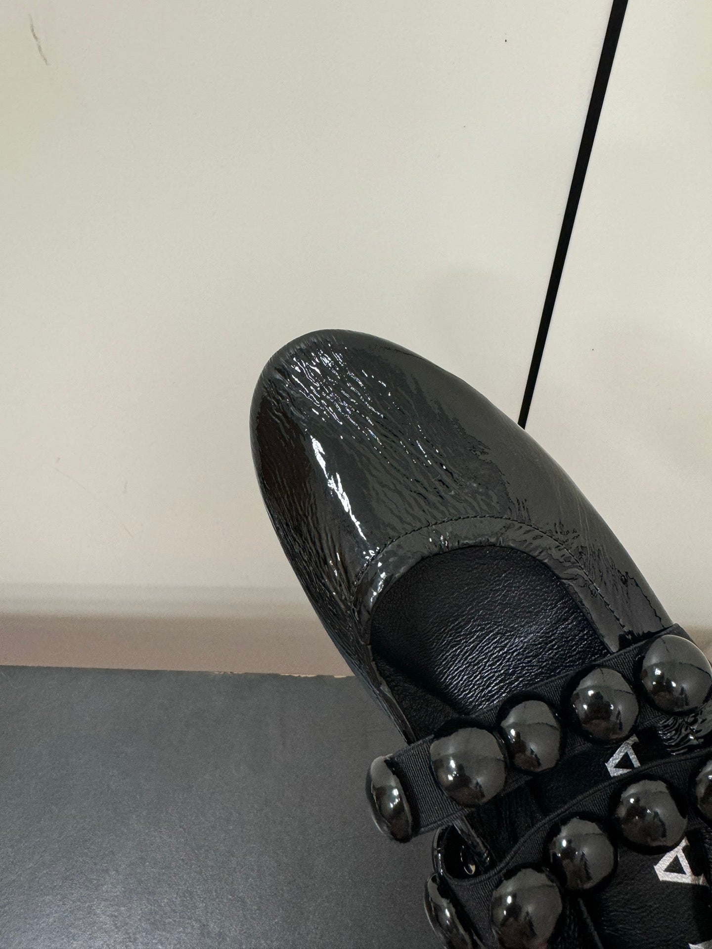 ALAIA SPHERE BALLET FLATS IN BLACK LAMBSKIN