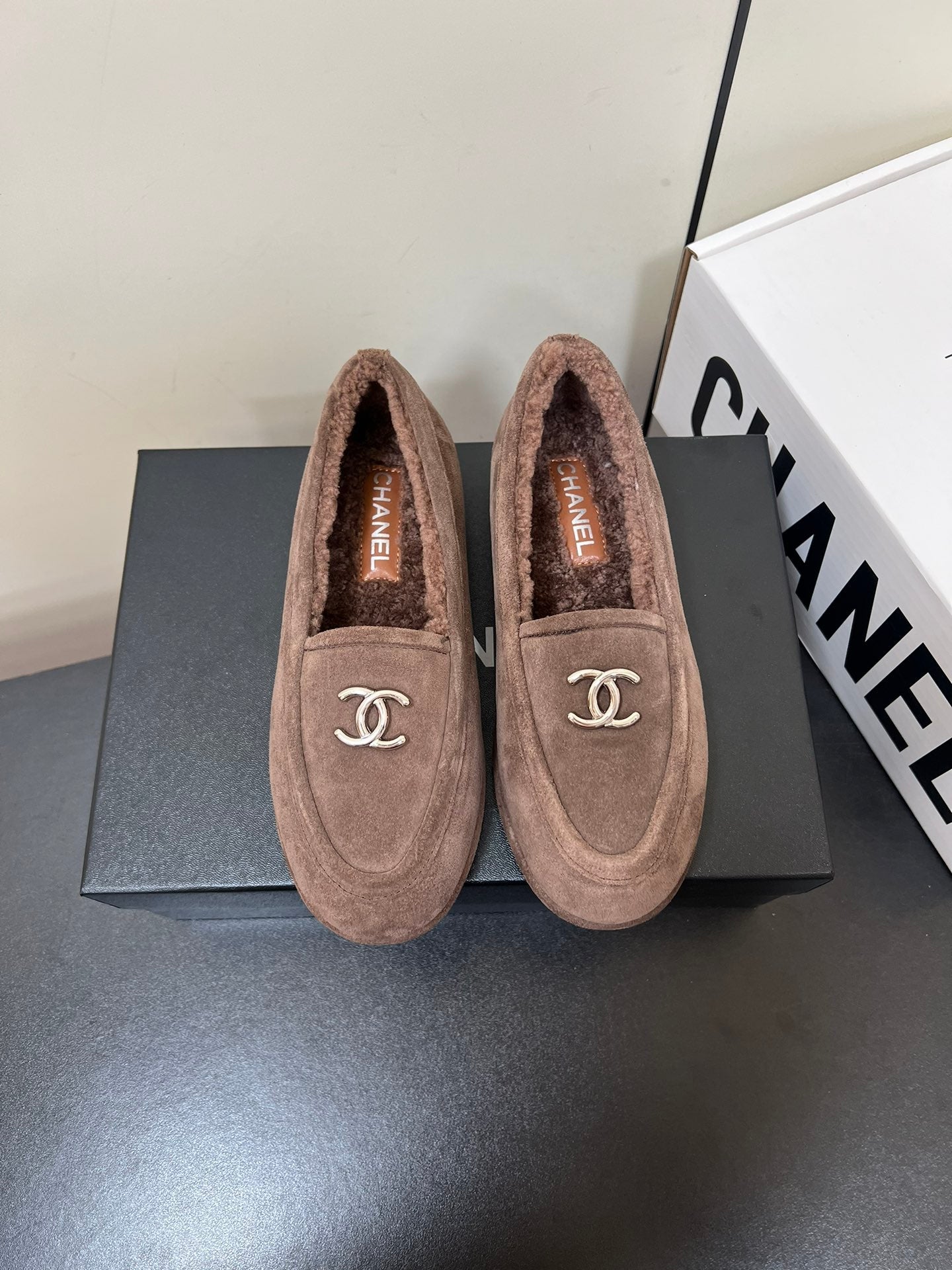 LOAFER IN PENNY BROWN SUEDE AND SOLF FLEECE LINING