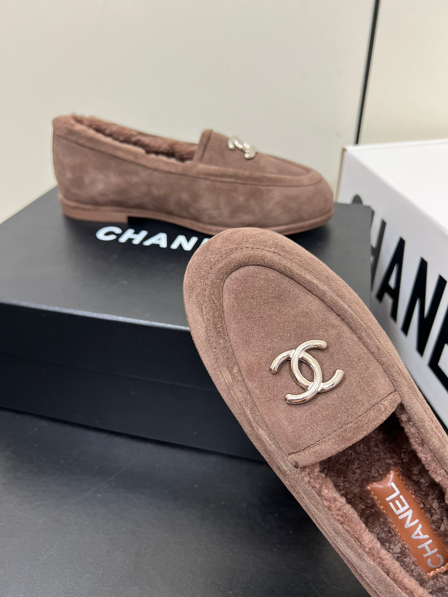 LOAFER IN PENNY BROWN SUEDE AND SOLF FLEECE LINING