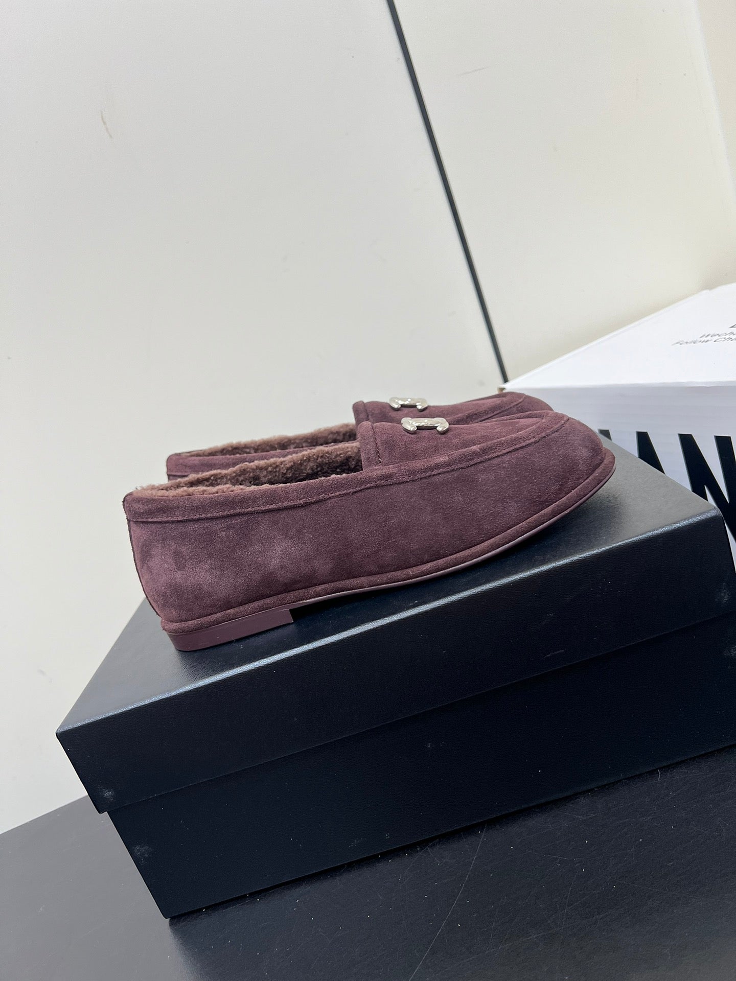 LOAFER IN CHESTNUT BROWN SUEDE AND SOLF FLEECE LINING