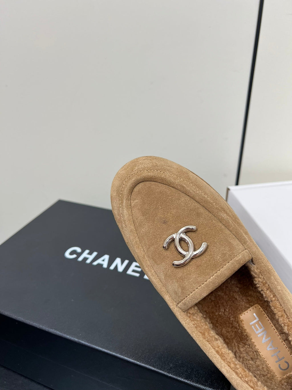 LOAFER IN SEPIA TAN SUEDE AND SOLF FLEECE LINING