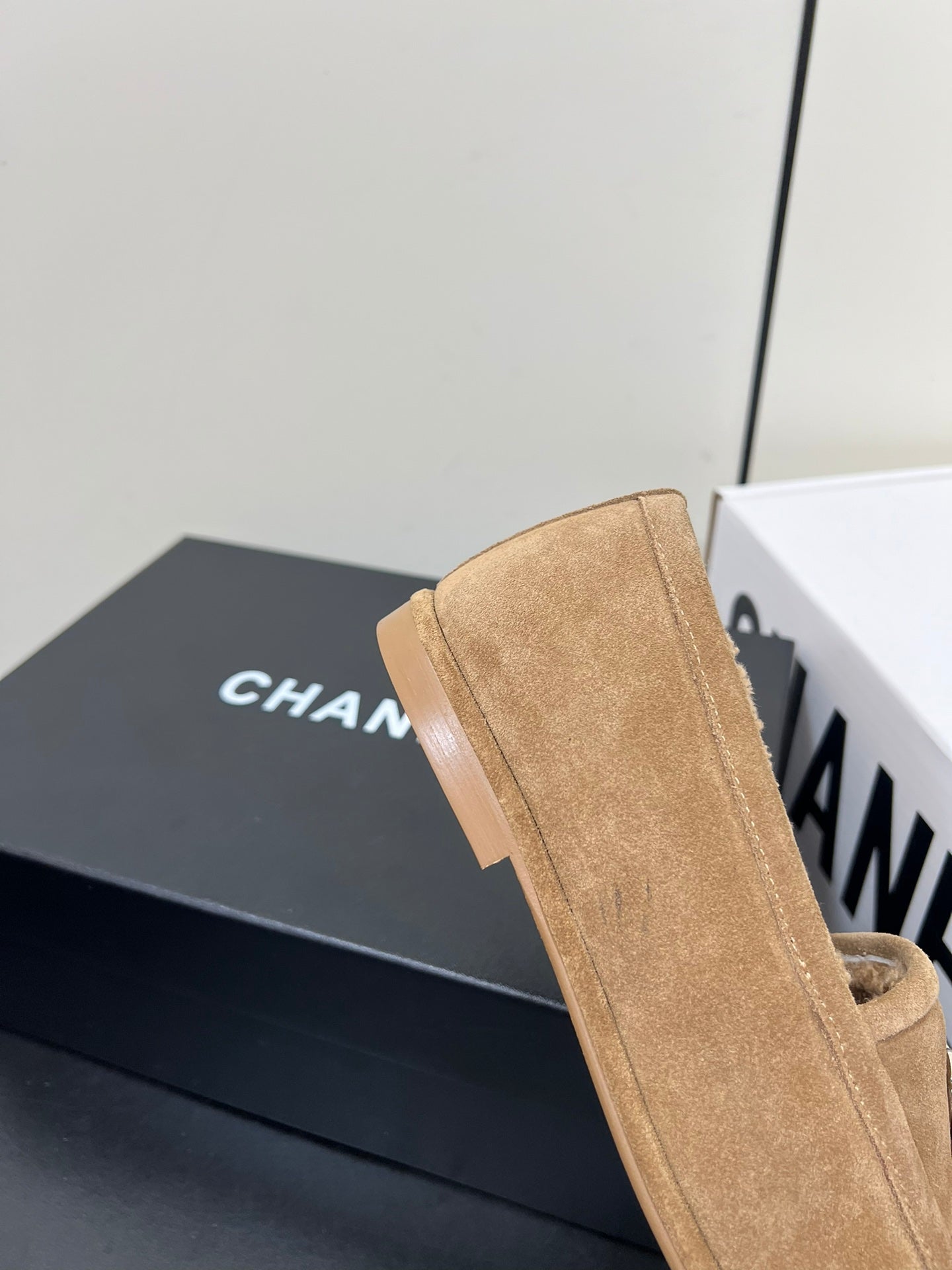 LOAFER IN SEPIA TAN SUEDE AND SOLF FLEECE LINING