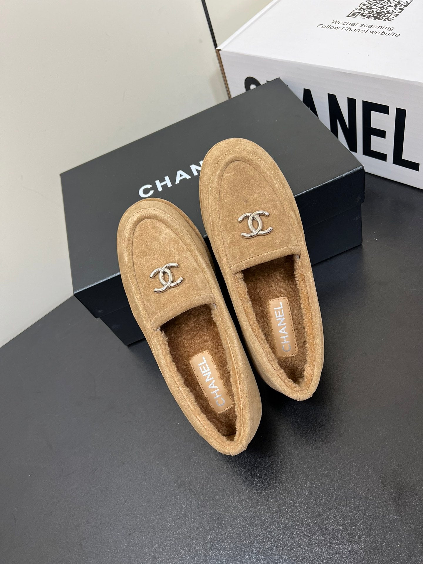 LOAFER IN SEPIA TAN SUEDE AND SOLF FLEECE LINING