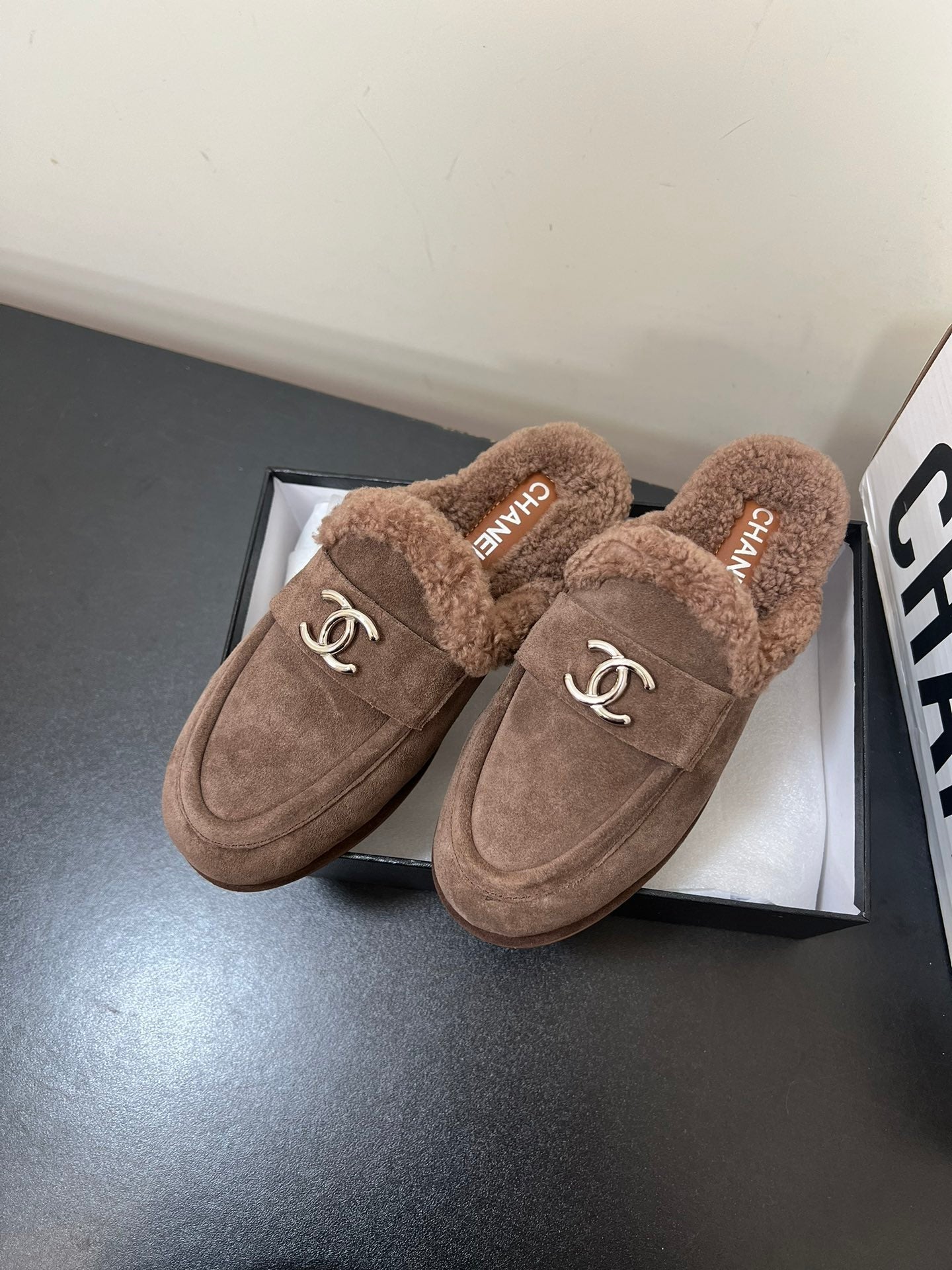 LOAFERS MULE IN MEDIUM BROWN SUEDE AND FLEECE LINING