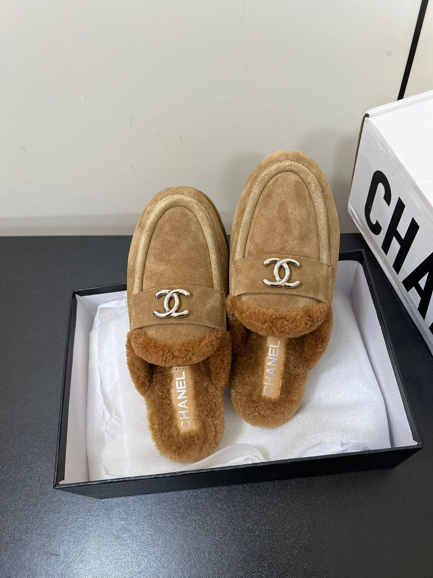 LOAFERS MULE IN PEANUT BROWN SUEDE AND FLEECE LINING