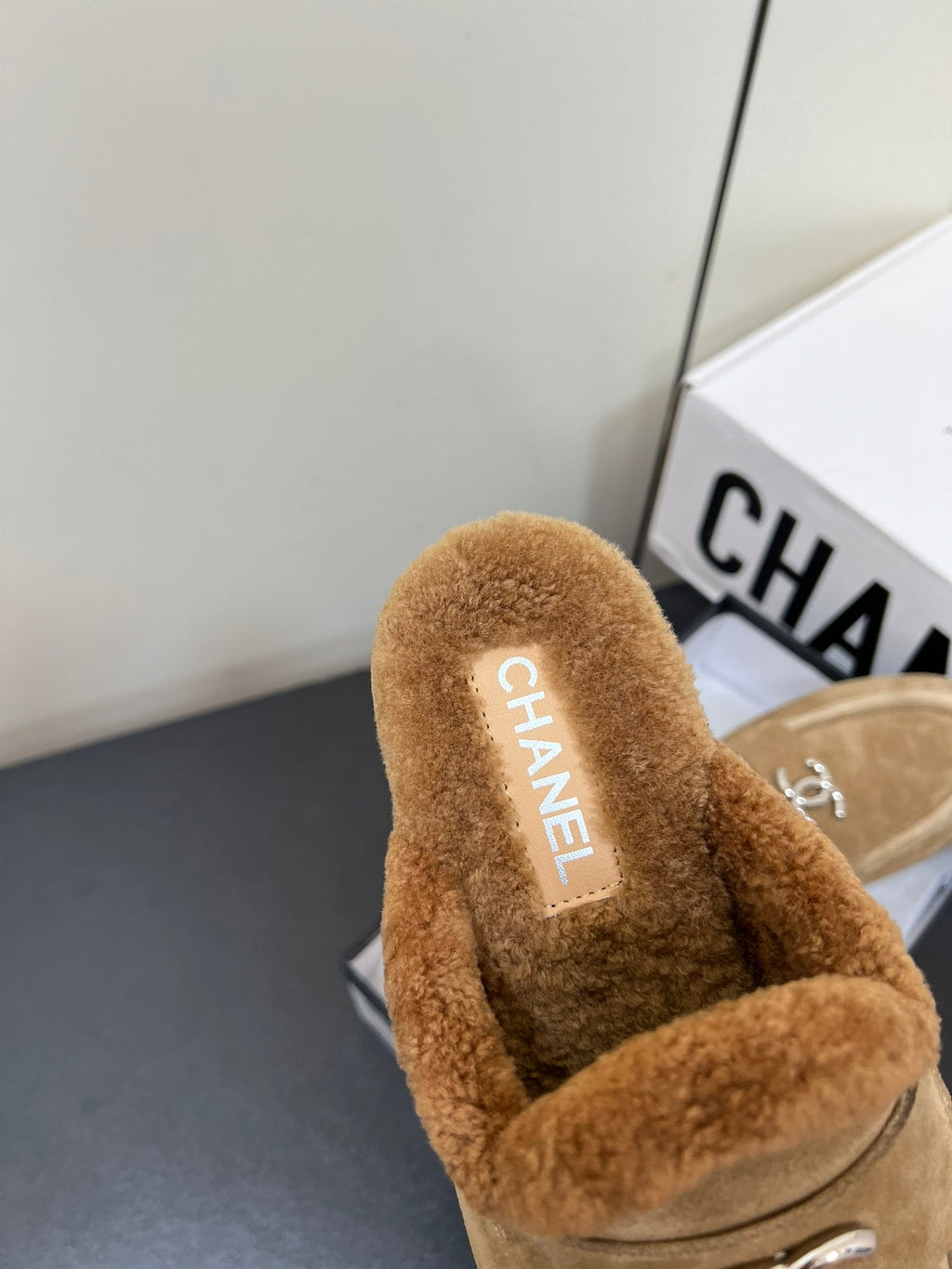 LOAFERS MULE IN PEANUT BROWN SUEDE AND FLEECE LINING