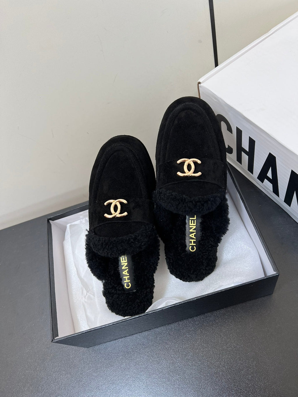 LOAFERS MULE IN BLACK SUEDE AND FLEECE LINING