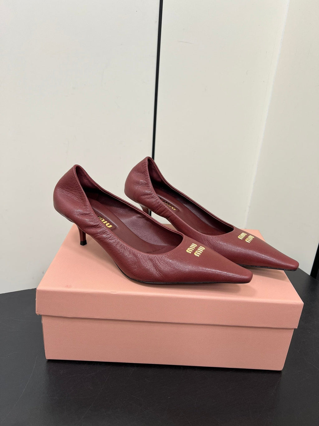 POINTED-TOE MID HEEL PUMPS IN TERRACOTTA SMOOTH LAMBSKIN