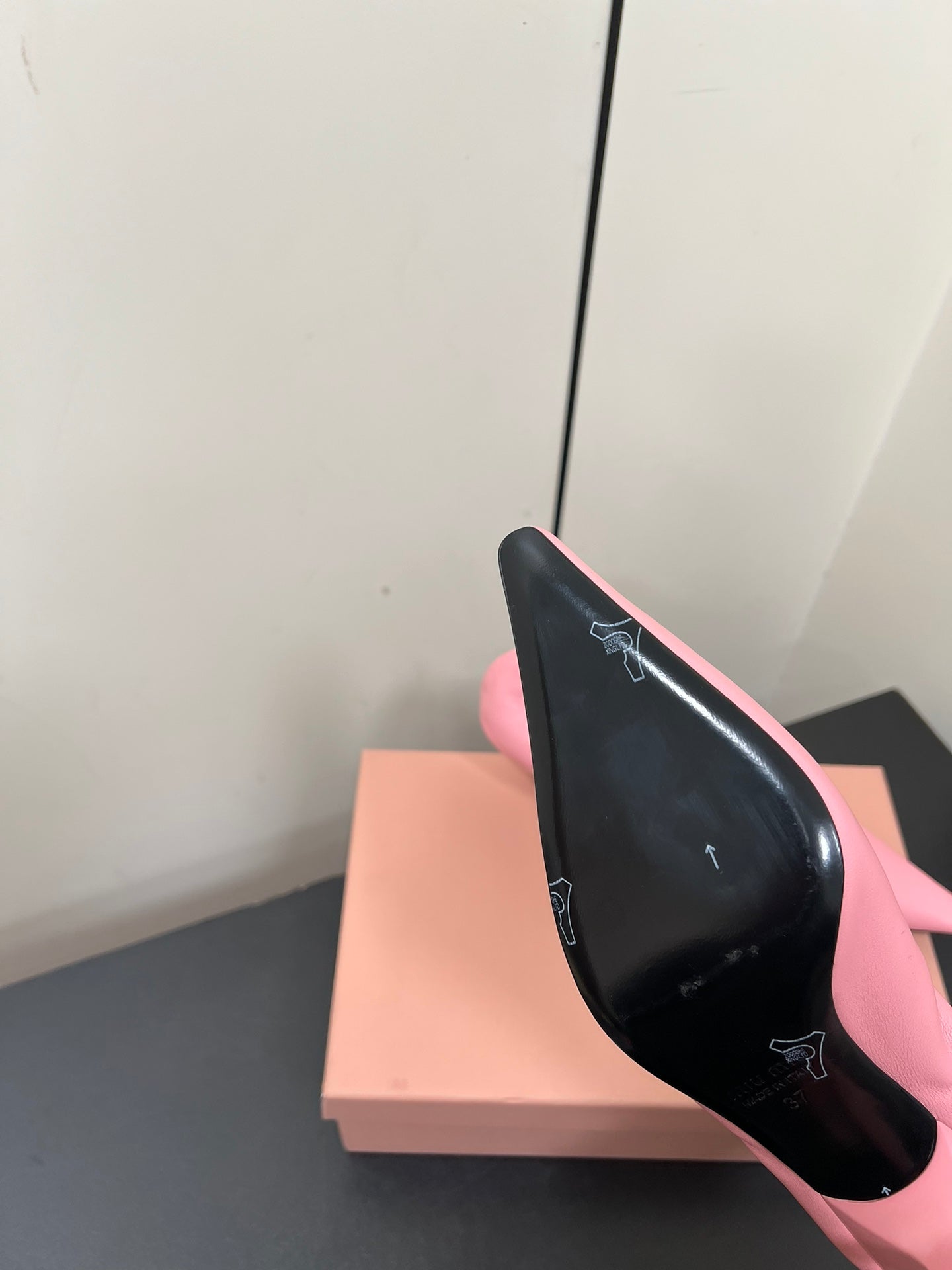 POINTED-TOE MID HEEL PUMPS IN PINK SMOOTH LAMBSKIN