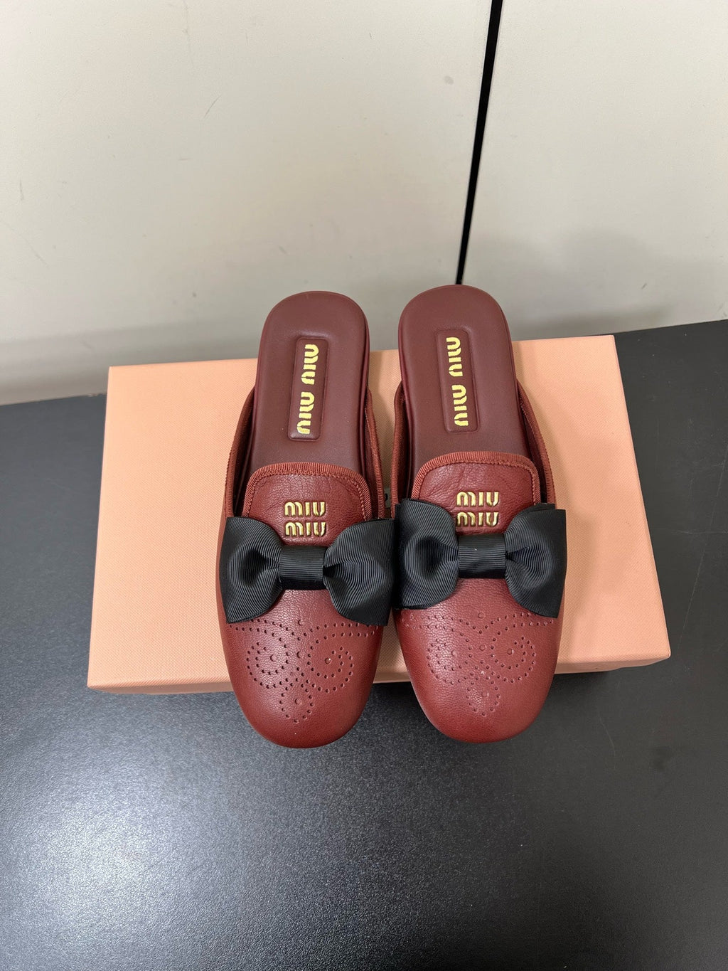 BOW MULES IN RED BROWN SHEEPSKIN