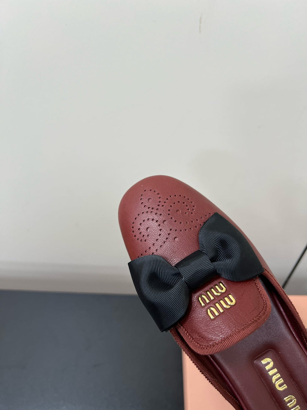 BOW MULES IN RED BROWN SHEEPSKIN