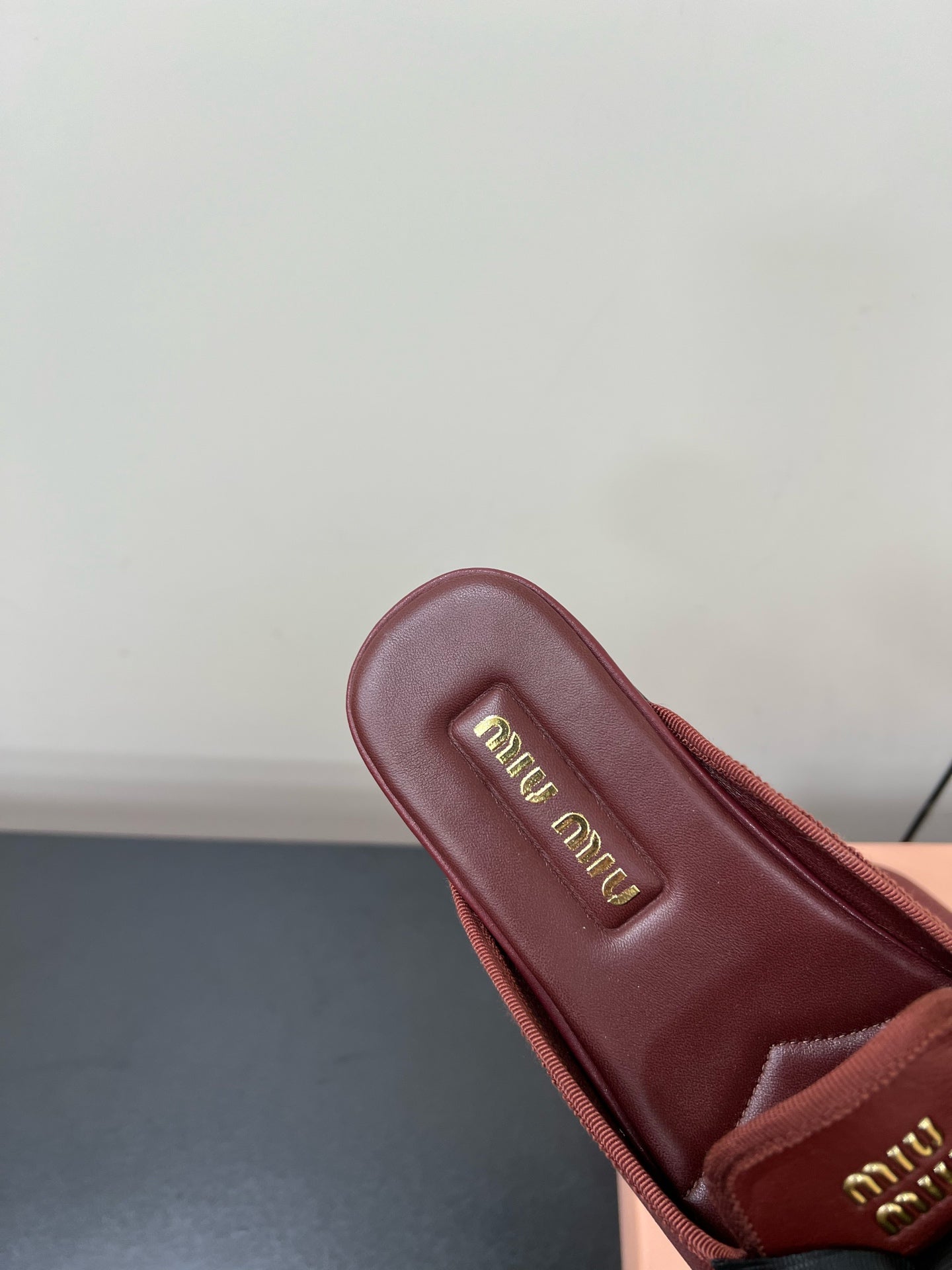 BOW MULES IN RED BROWN SHEEPSKIN