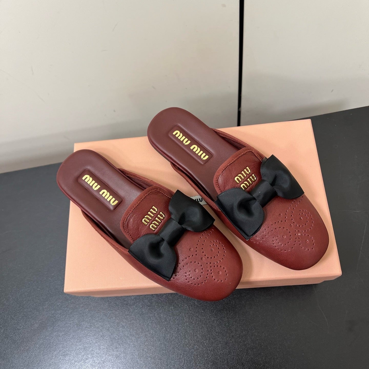 BOW MULES IN RED BROWN SHEEPSKIN