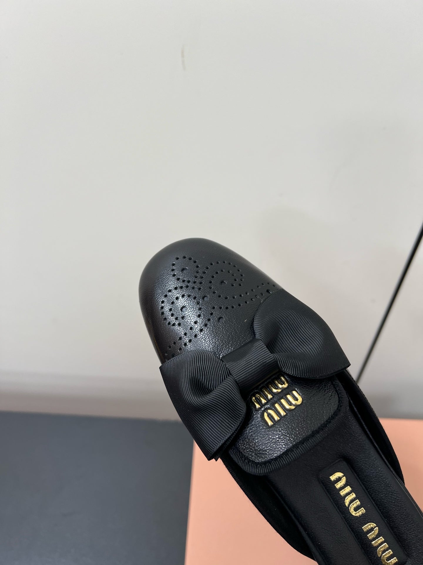 BOW MULES IN BLACK SHEEPSKIN