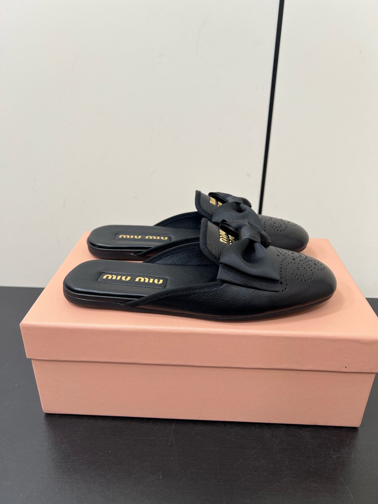 BOW MULES IN BLACK SHEEPSKIN