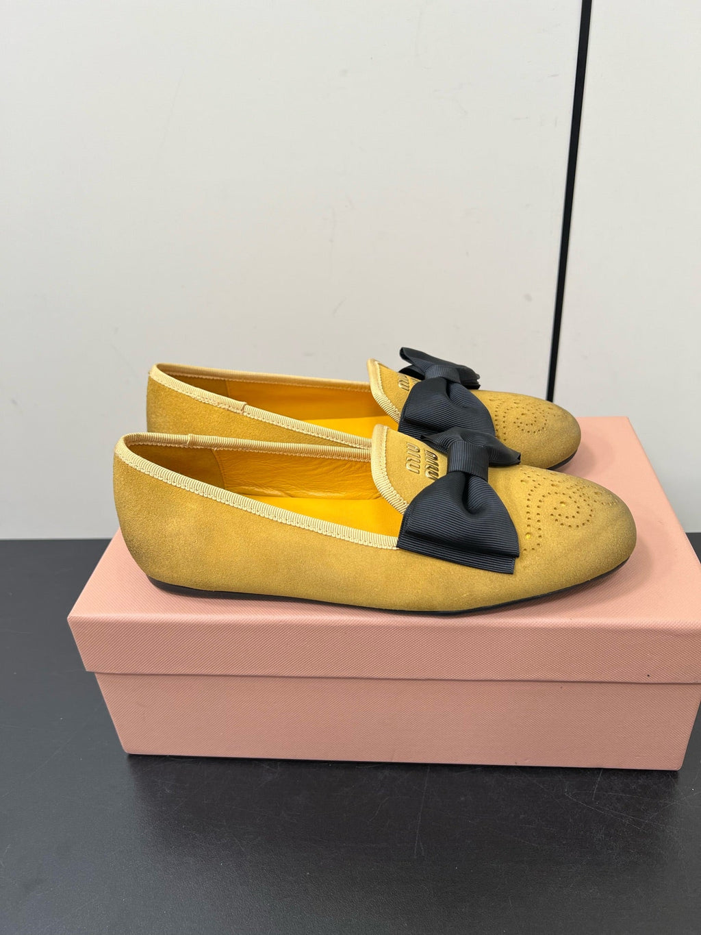LOAFERS WITH BOW IN DUST YELLOW SUEDE