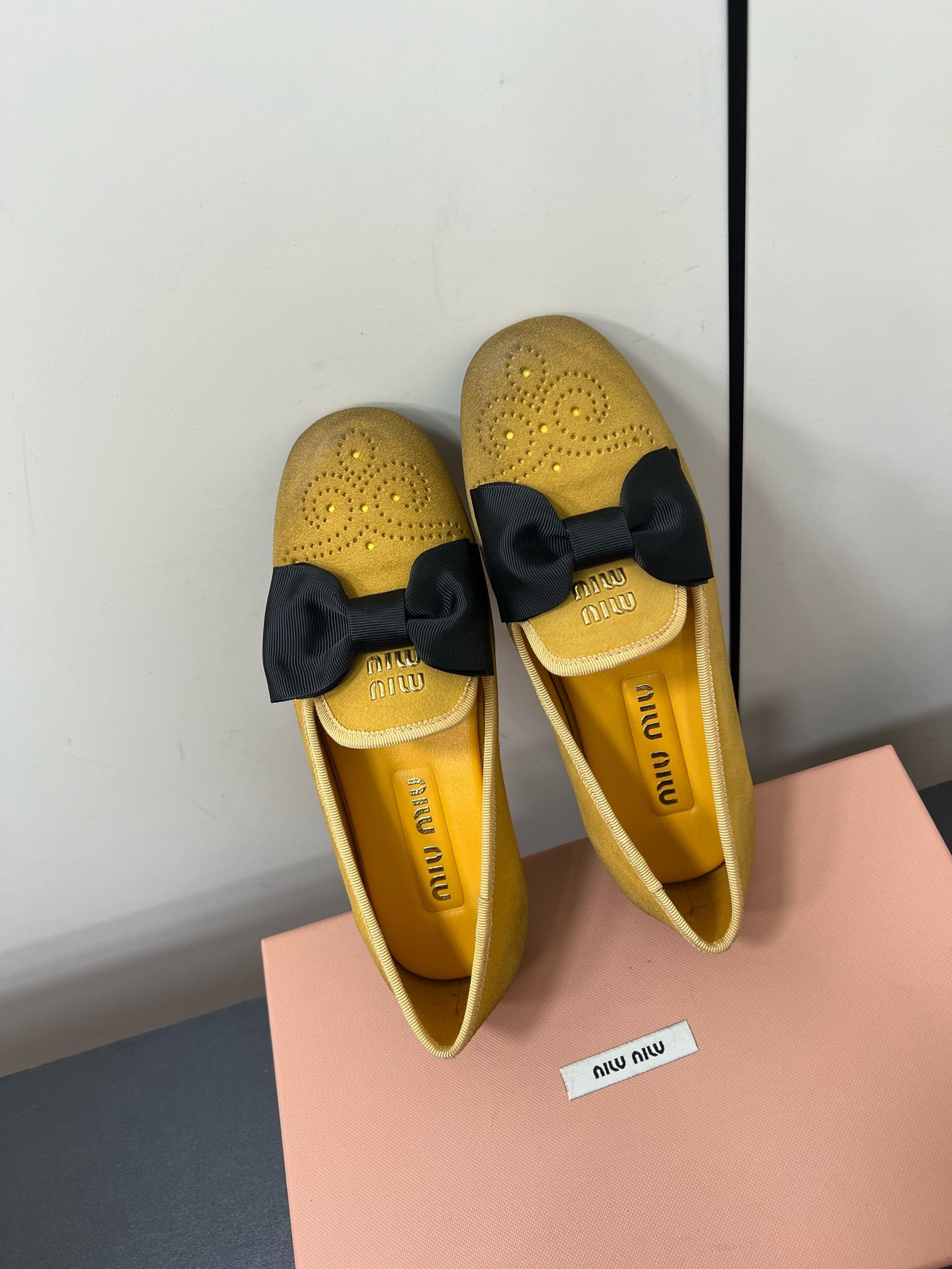 LOAFERS WITH BOW IN DUST YELLOW SUEDE