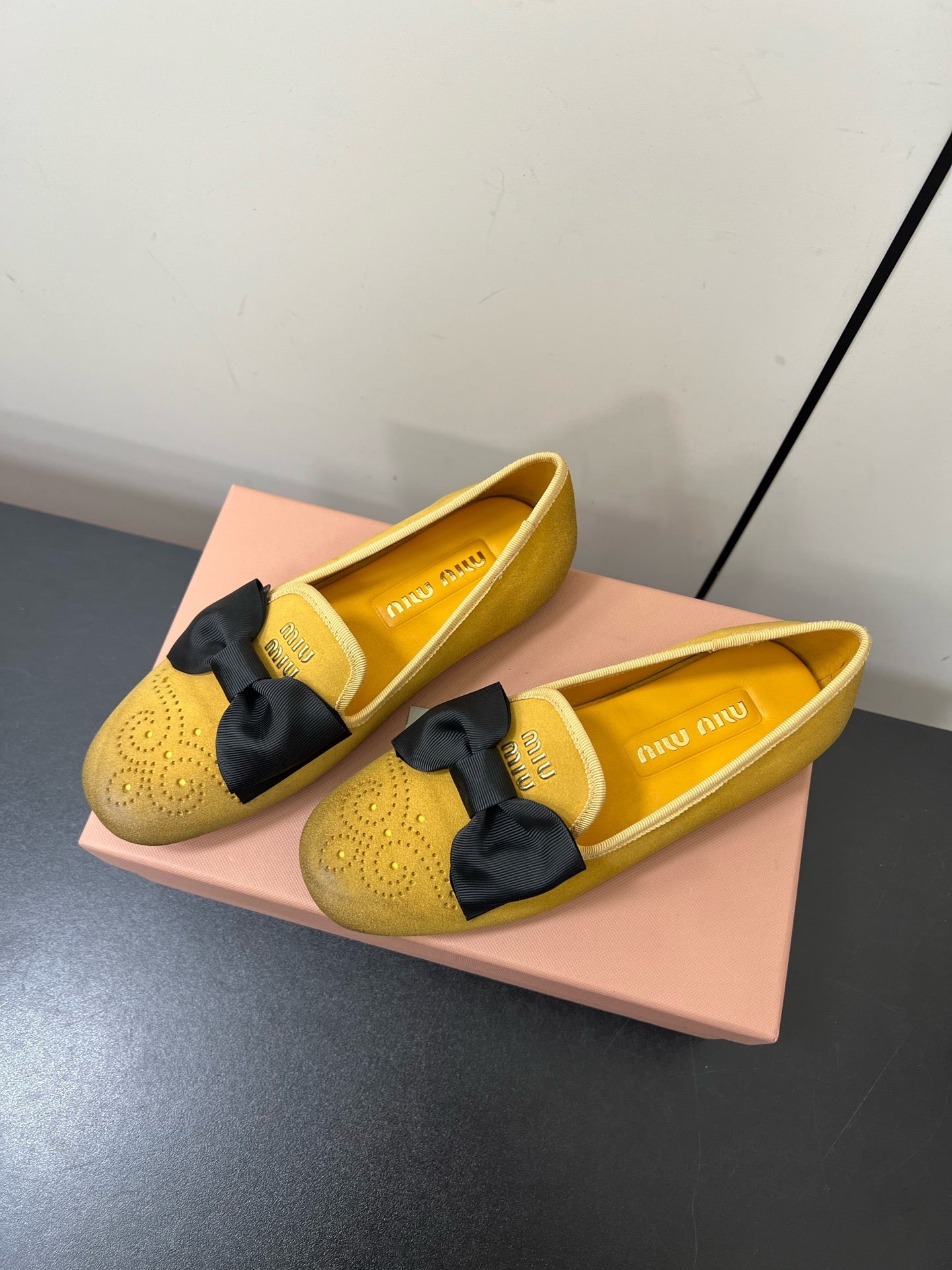 LOAFERS WITH BOW IN DUST YELLOW SUEDE