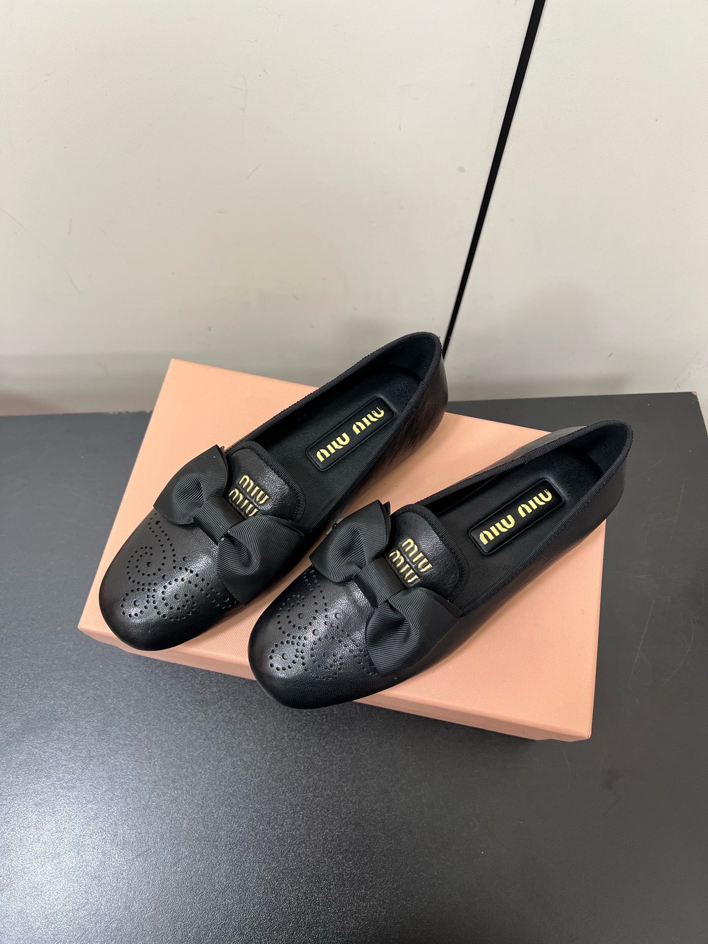 LOAFERS WITH BOW IN BLACK SHEEPSKIN
