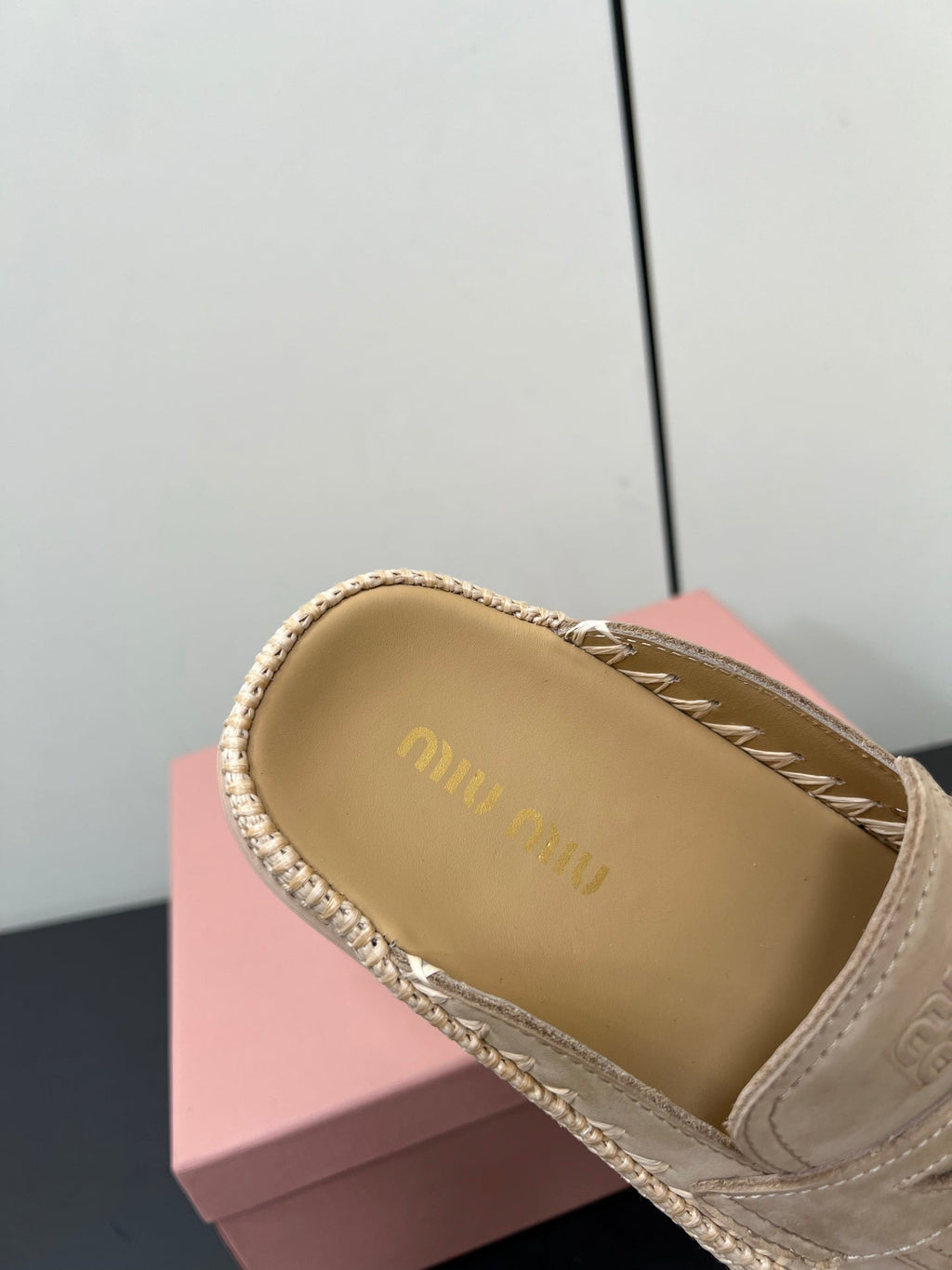 MULES SLIPPERS IN BEIGE SUEDE WITH GOLD COIN