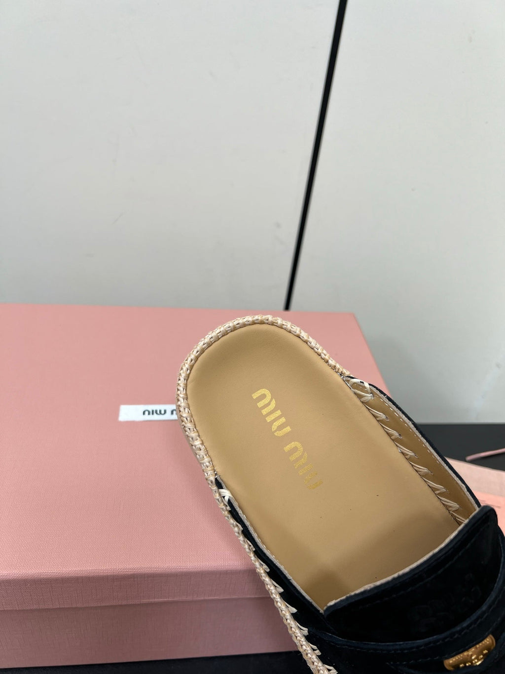 MULES SLIPPERS IN BLACK SUEDE WITH GOLD COIN