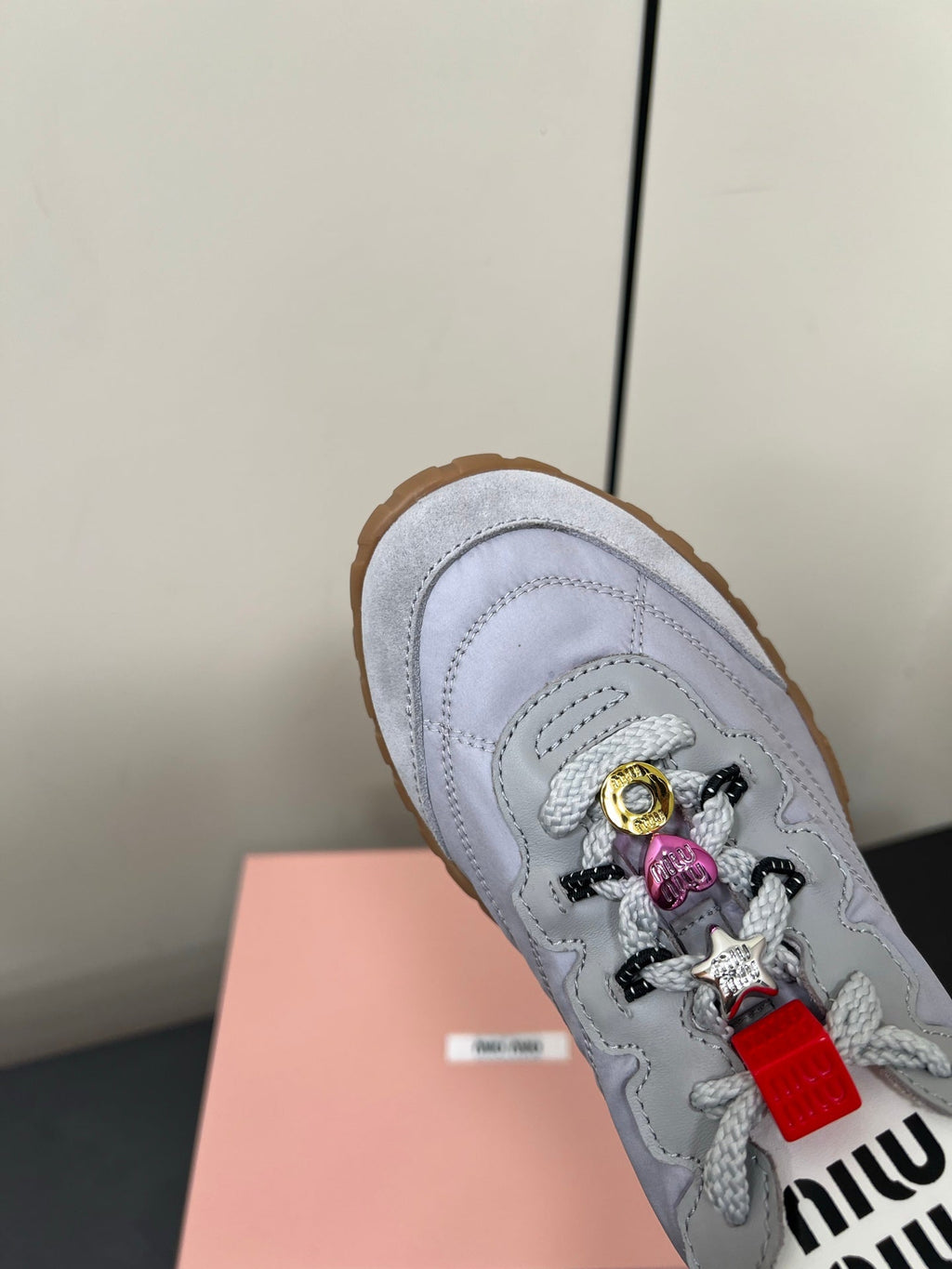 TYRE SNEAKERS IN GREY TECHNICAL FABRIC AND SUEDE WITH STICKER