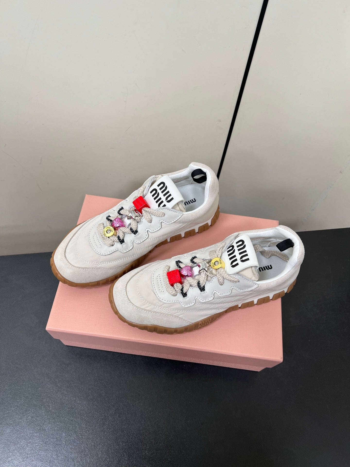 TYRE SNEAKERS IN OFF WHITE TECHNICAL FABRIC AND SUEDE WITH STICKER