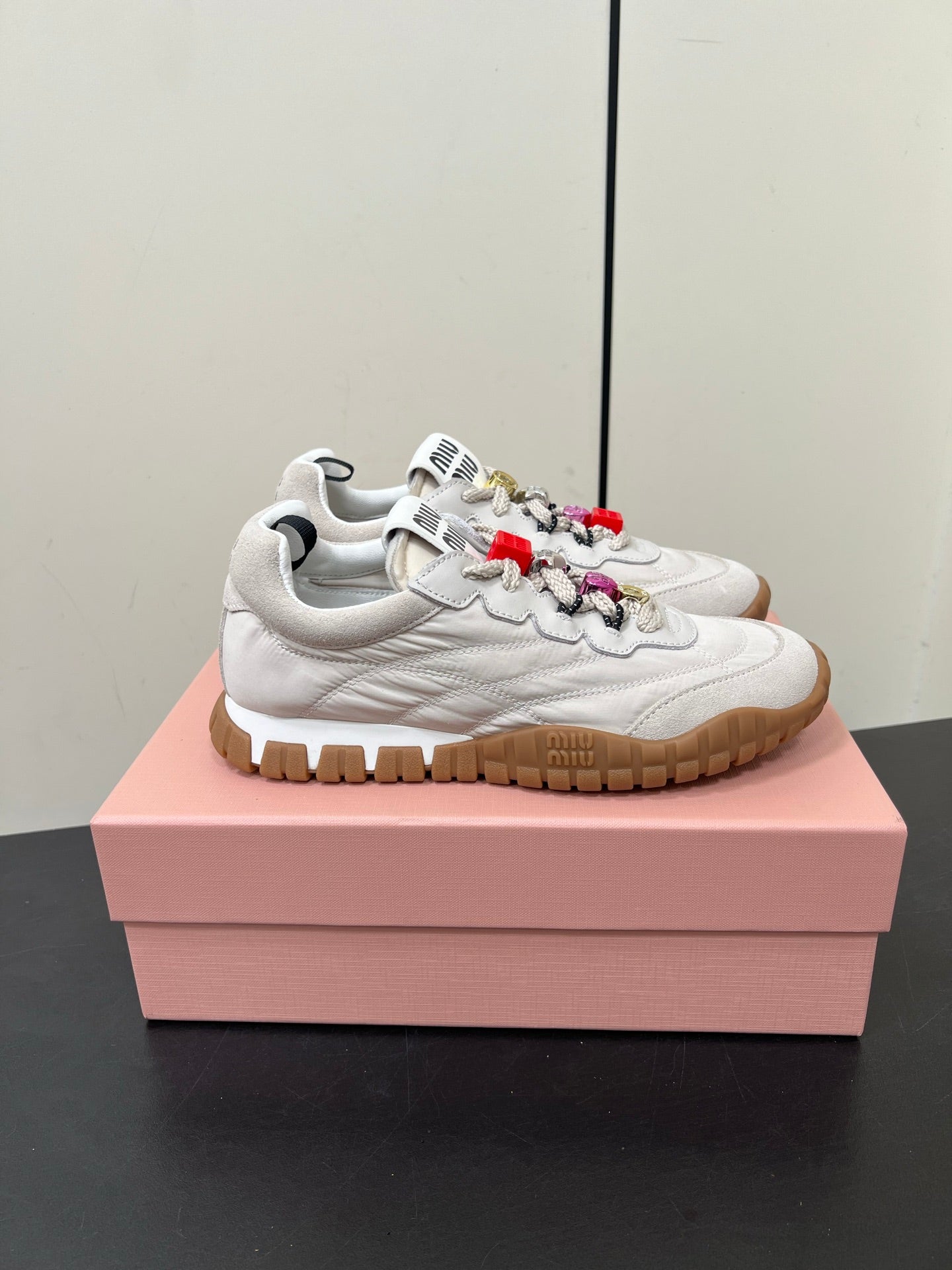 TYRE SNEAKERS IN OFF WHITE TECHNICAL FABRIC AND SUEDE WITH STICKER