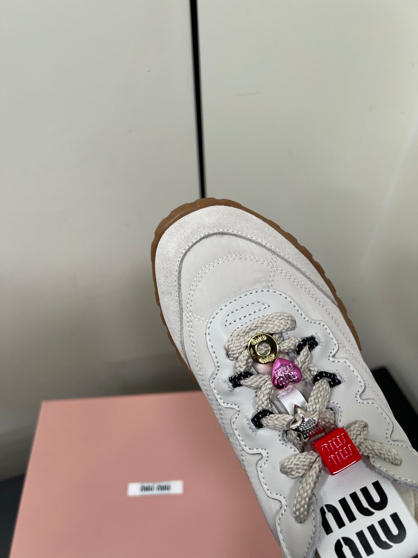 TYRE SNEAKERS IN OFF WHITE TECHNICAL FABRIC AND SUEDE WITH STICKER