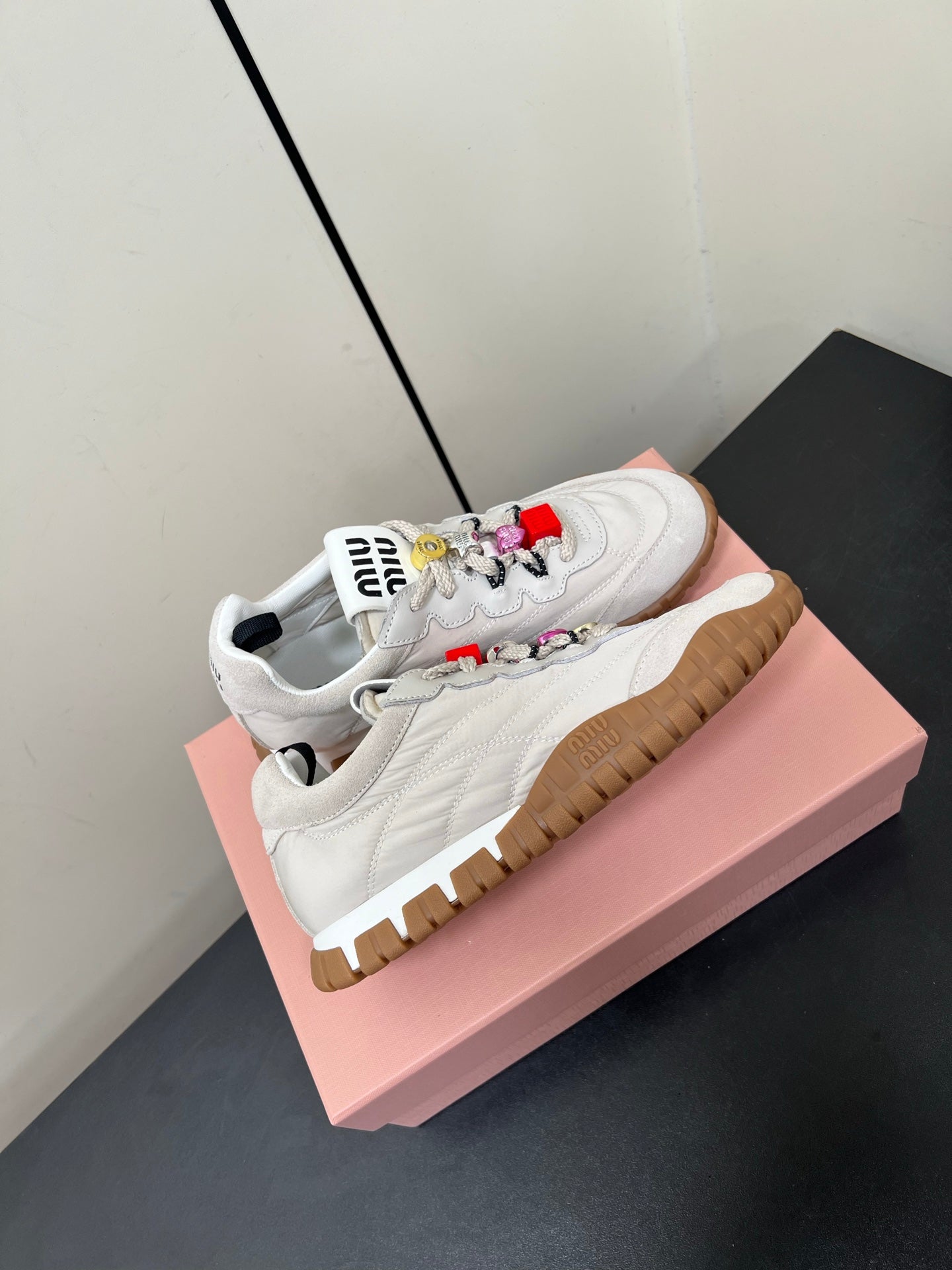 TYRE SNEAKERS IN OFF WHITE TECHNICAL FABRIC AND SUEDE WITH STICKER