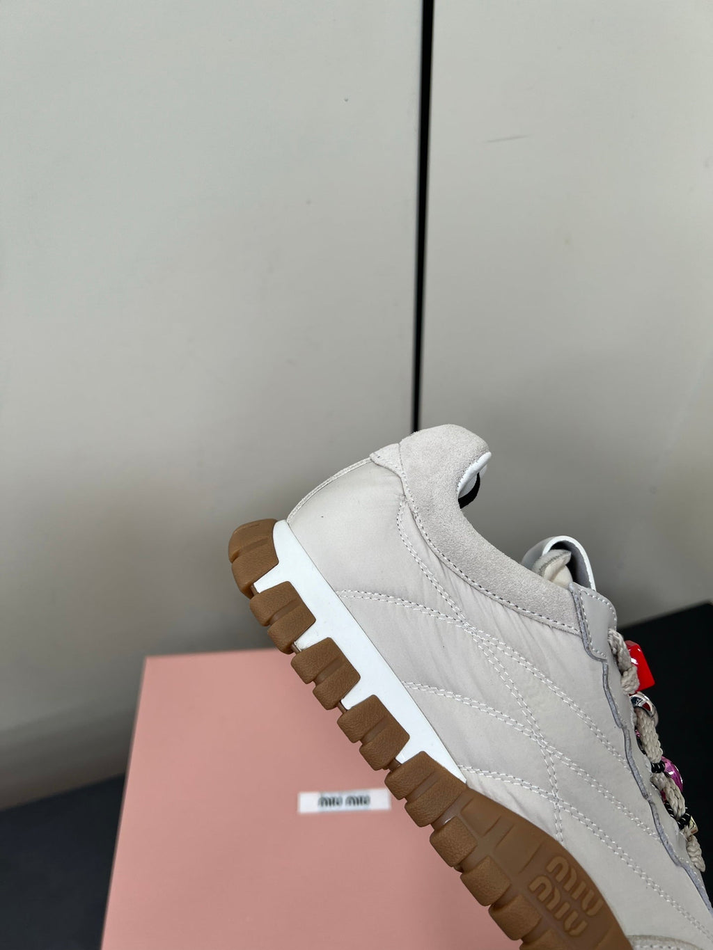 TYRE SNEAKERS IN OFF WHITE TECHNICAL FABRIC AND SUEDE WITH STICKER